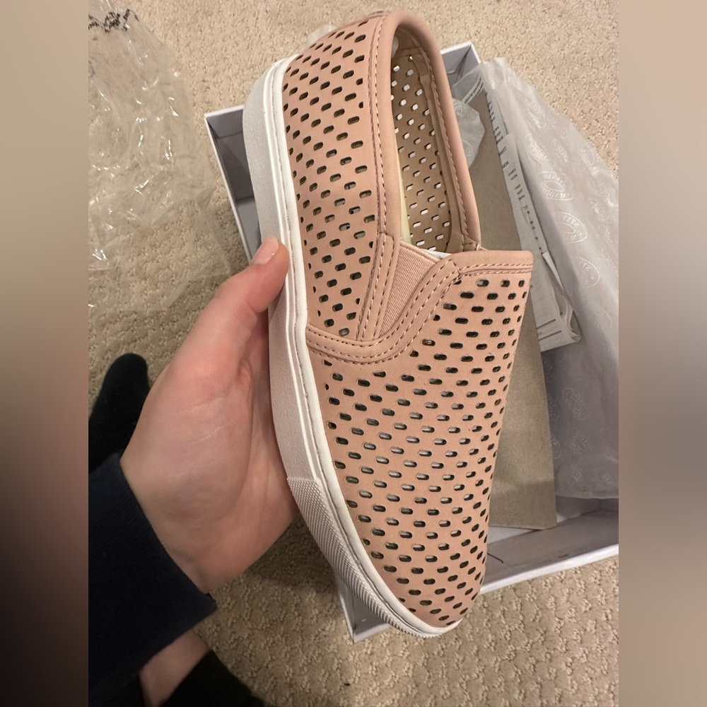 NWT STEVE MADDEN SLIP ONS SIZE 5.5